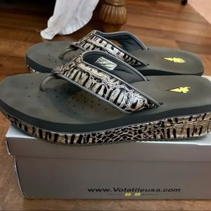 Very cute volatile wedges